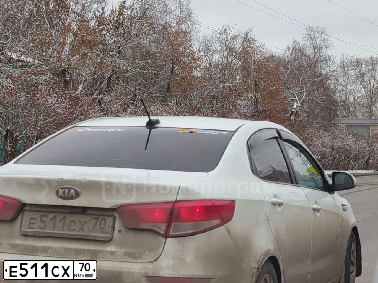 Фото автомобиля KIA RIO, 2017 — госномер Е511СХ70. Цвет: Белый