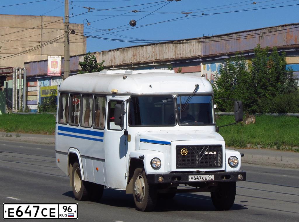 Фото автомобиля KAVZ 3976, 2006 — госномер Е647СЕ96. Цвет: БЕЛЫЙ
