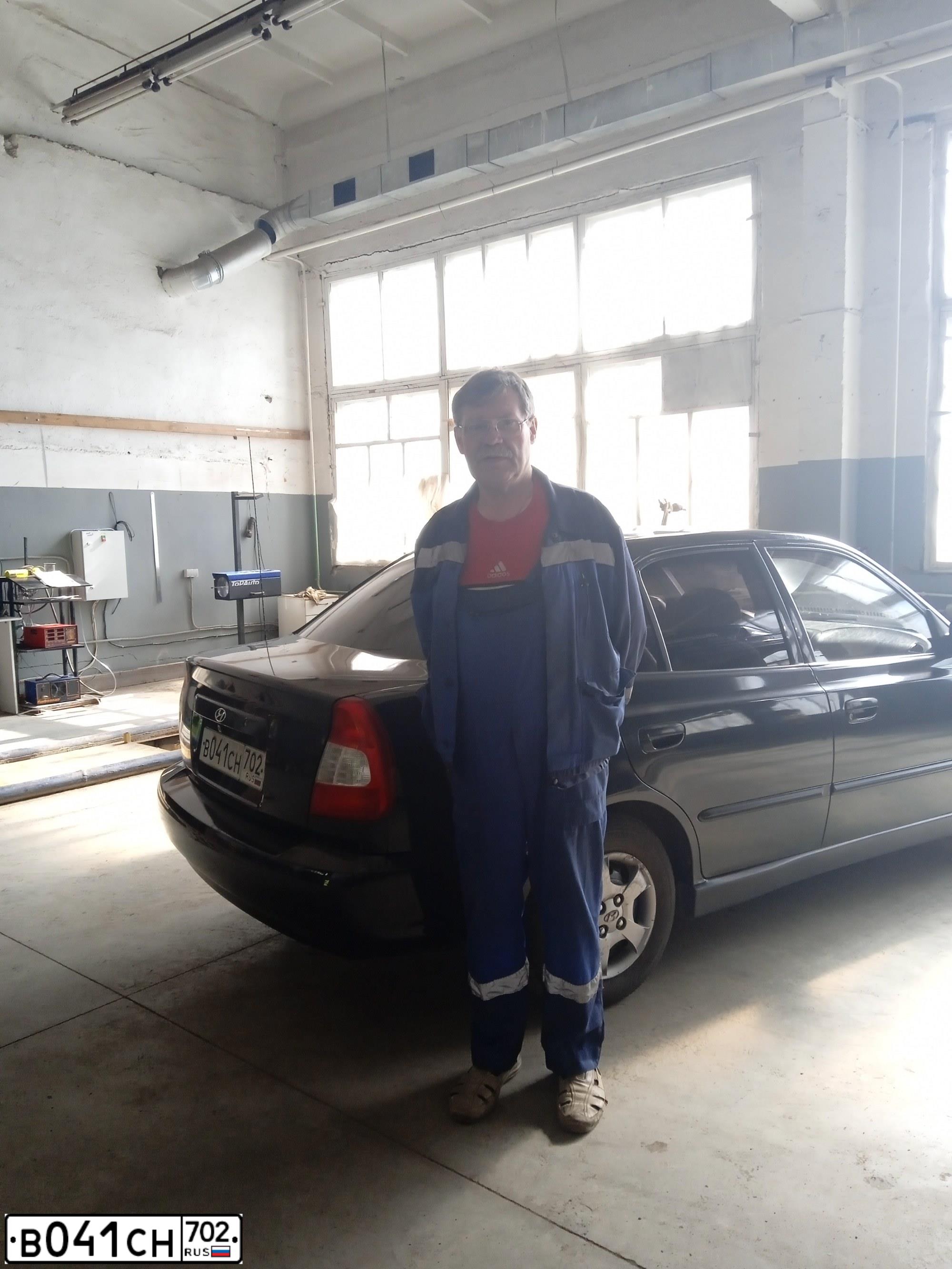 Фото автомобиля HYUNDAI ХЕНДЭ ACCENT, 2008 — госномер К287СО18. Цвет: ЧЕРНЫЙ