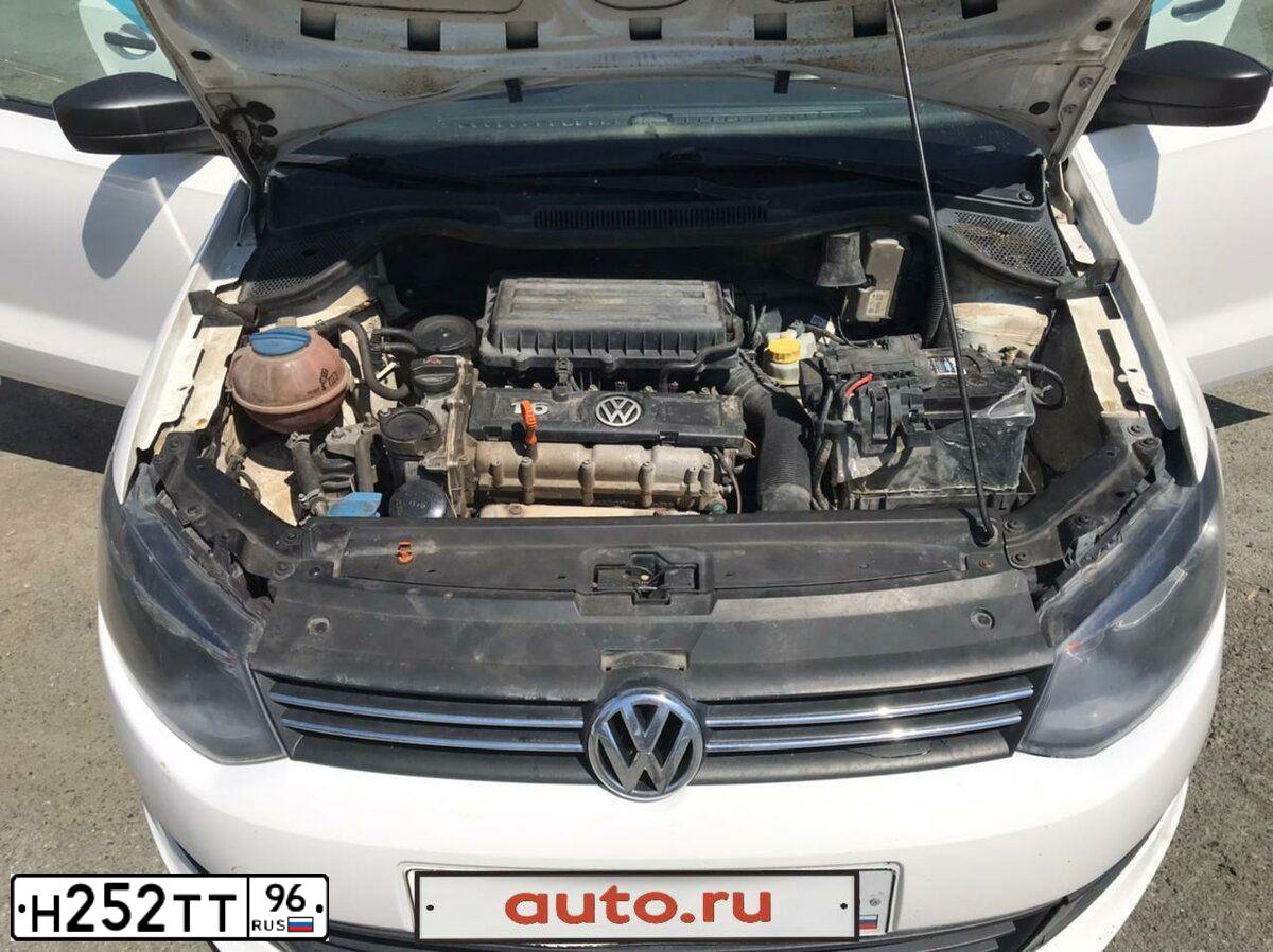 Фото автомобиля VOLKSWAGEN POLO, 2011 — госномер А808УЕ96. Цвет: Белый