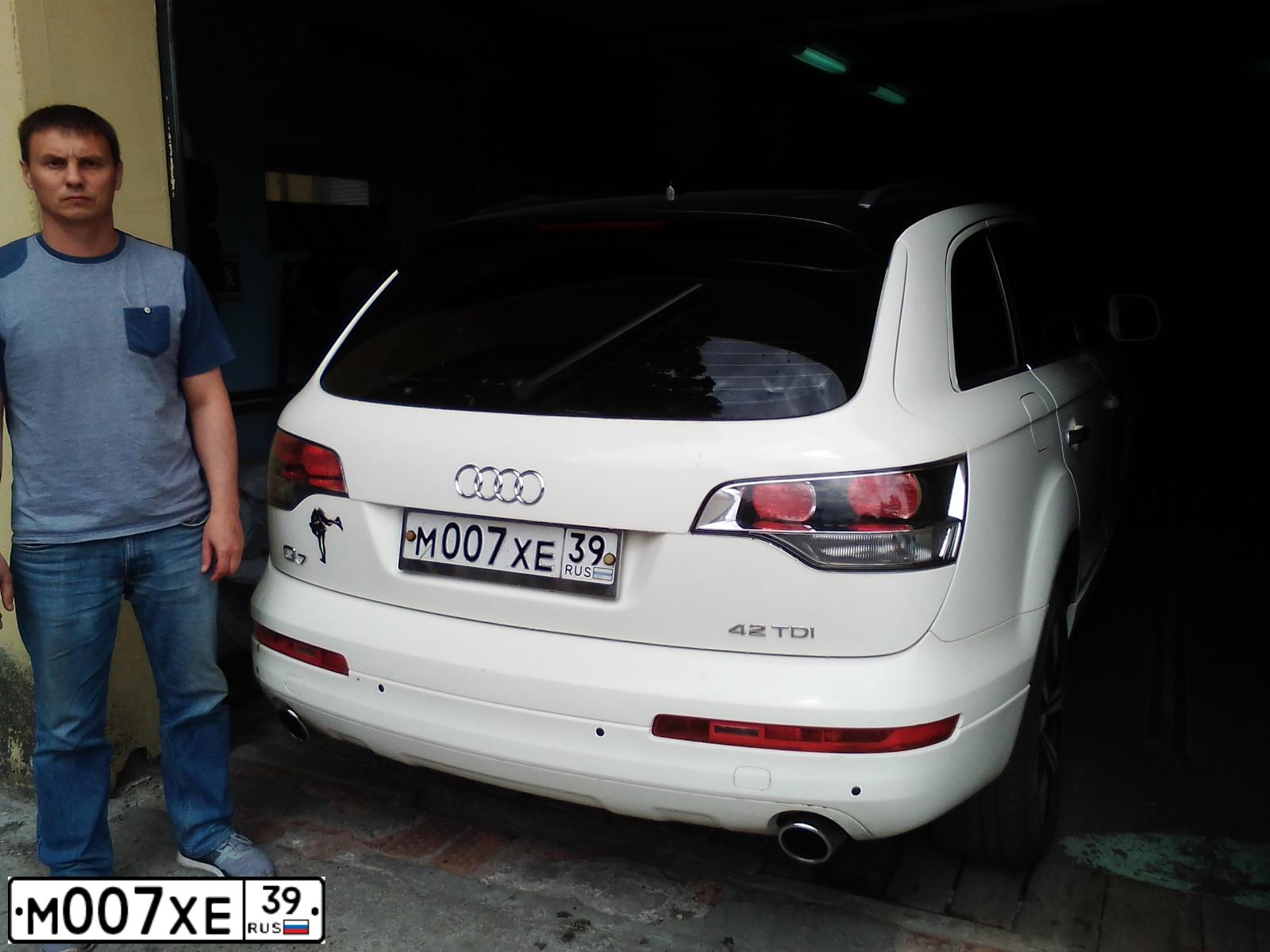 Фото автомобиля AUDI Q7, 2008 — госномер Т210ЕН39. Цвет: Белый