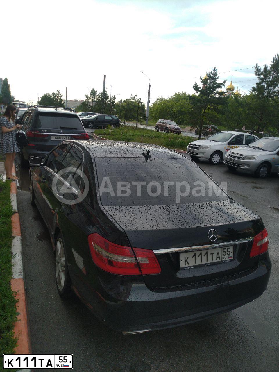 Фото автомобиля MERCEDES E-KLASSE, 2012 — госномер К111ТА55. Цвет: ЧЕРНЫЙ