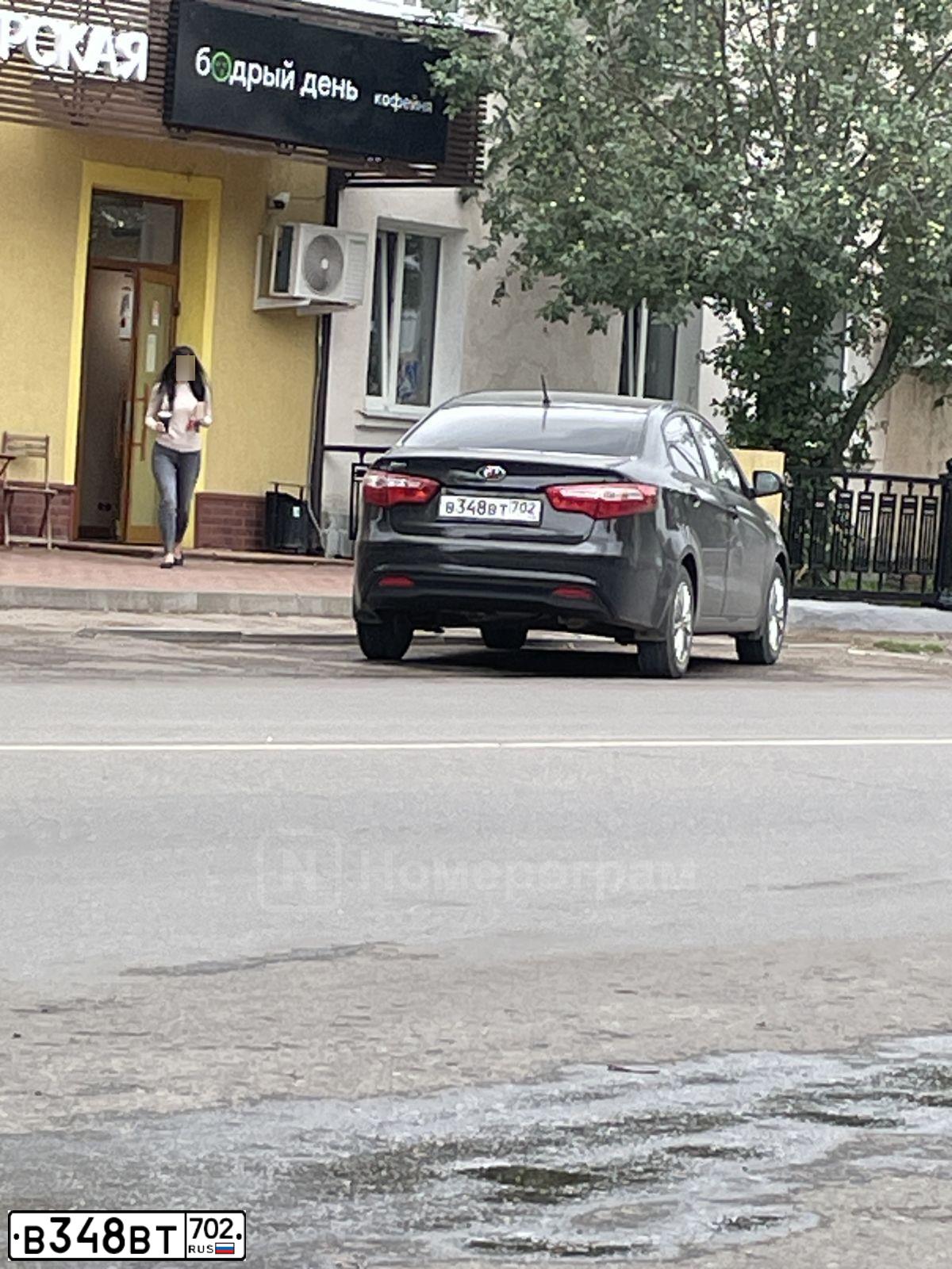 Фото автомобиля KIA RIO, 2012 — госномер В348ВТ702. Цвет: ЧЕРНЫЙ