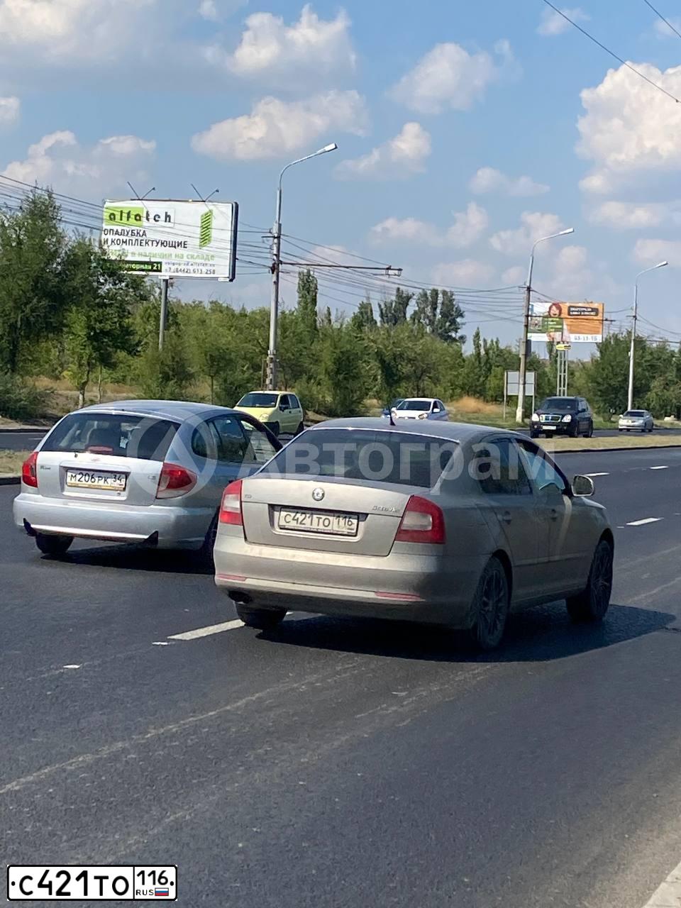 Фото автомобиля SKODA OCTAVIA, 2013 — госномер С421ТО116. Цвет: БЕЖЕВЫЙ