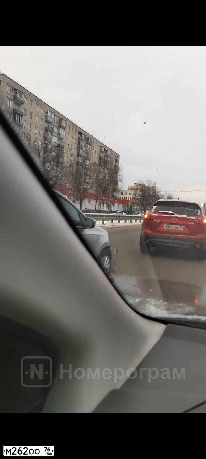 Фото автомобиля MAZDA CX-5, 2013 — госномер М262ОО76. Цвет: Красный