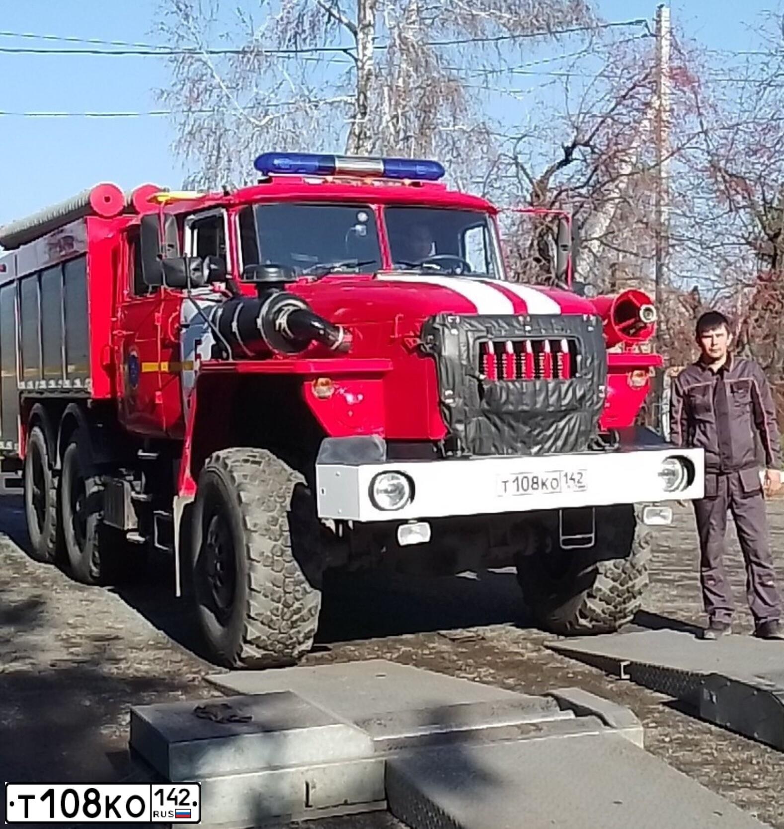 Фото автомобиля URAL 5557 /6X6/, 2019 — госномер Т108КО142. Цвет: ГОСТ Р50574-2019 Схема А8