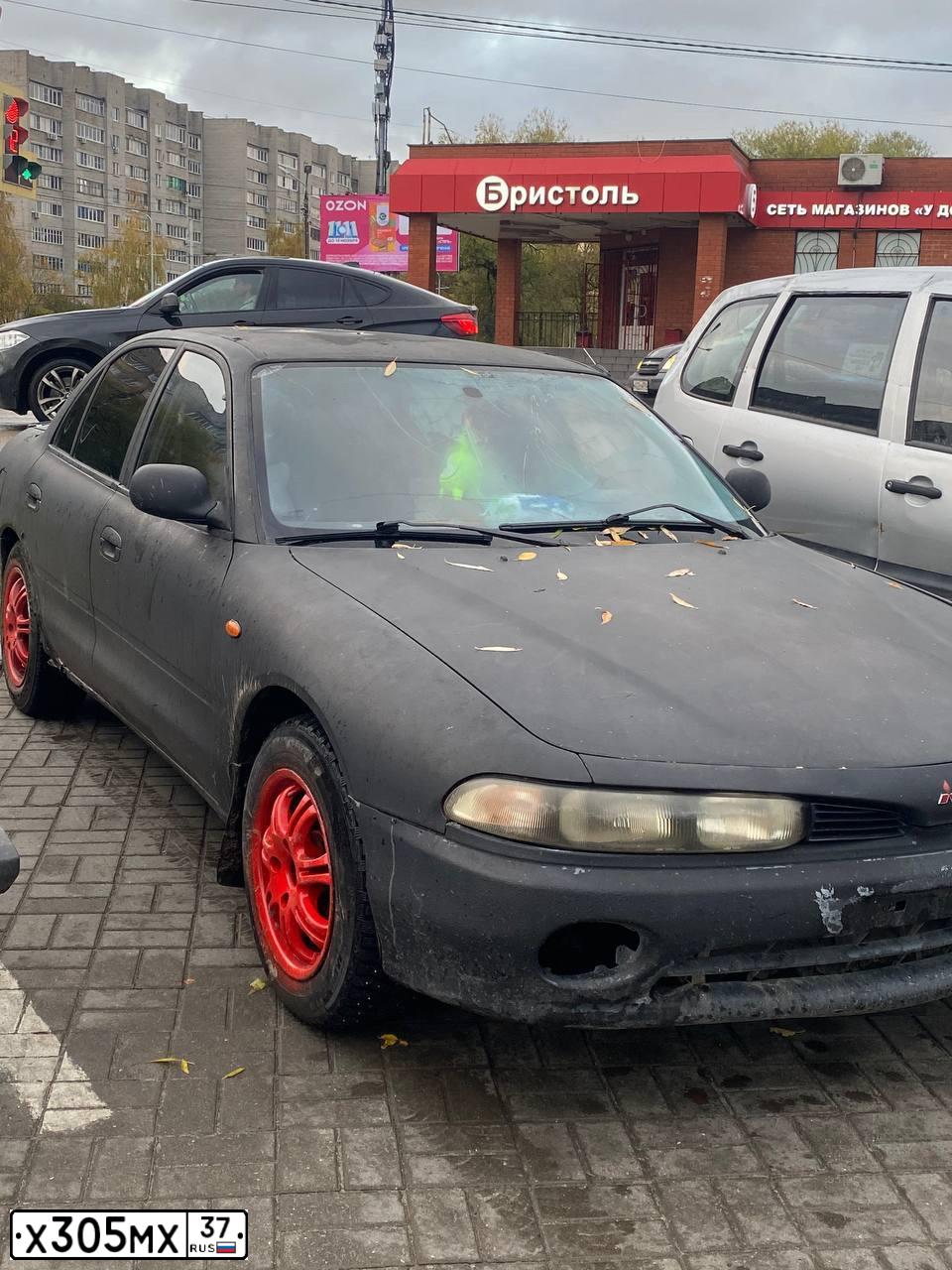 Фото автомобиля MITSUBISHI GALANT, 1994 — госномер Х305МХ37. Цвет: КРАСНЫЙ