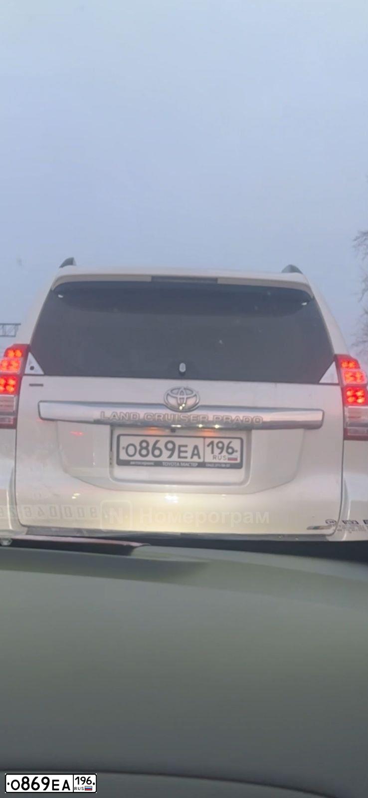 Фото автомобиля TOYOTA LANDCRUISER, 2013 — госномер О869ЕА196. Цвет: БЕЛЫЙ ПЕРЛАМУТР