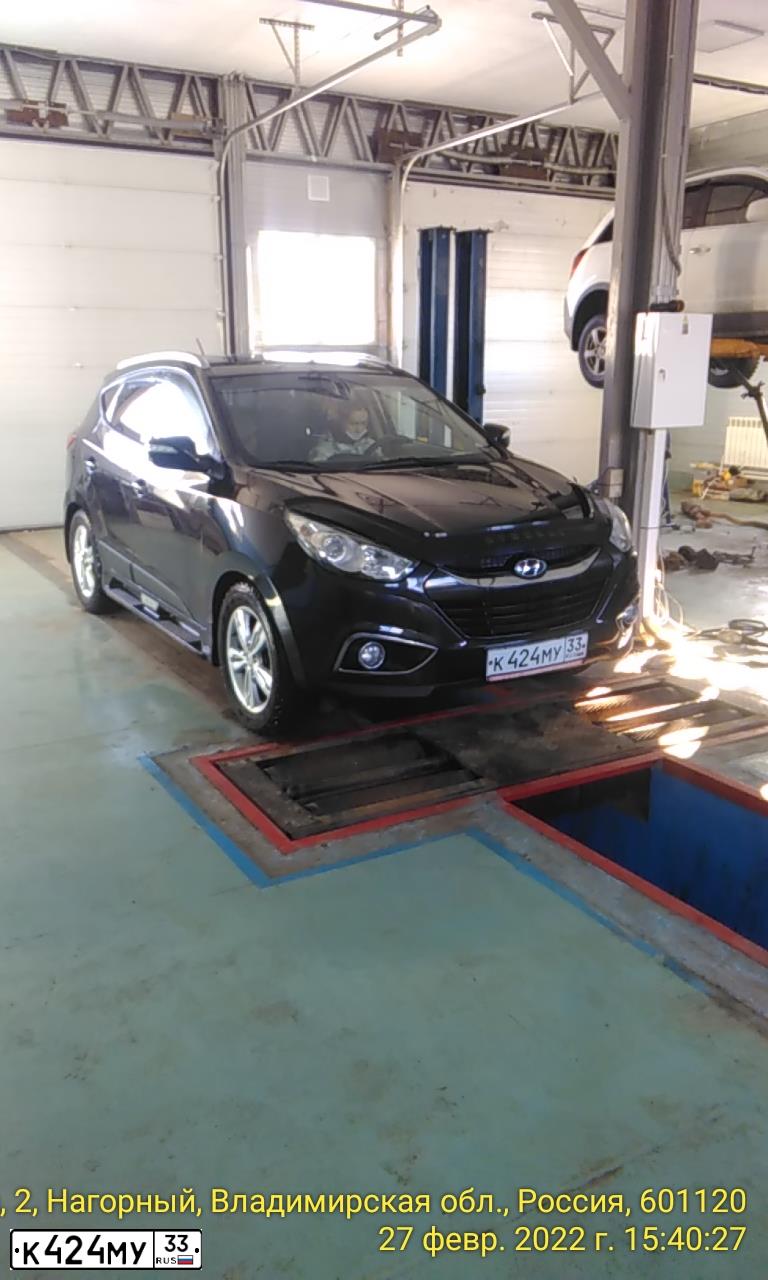 Фото автомобиля HYUNDAI IX35, 2011 — госномер К424МУ33. Цвет: ЧЕРНЫЙ