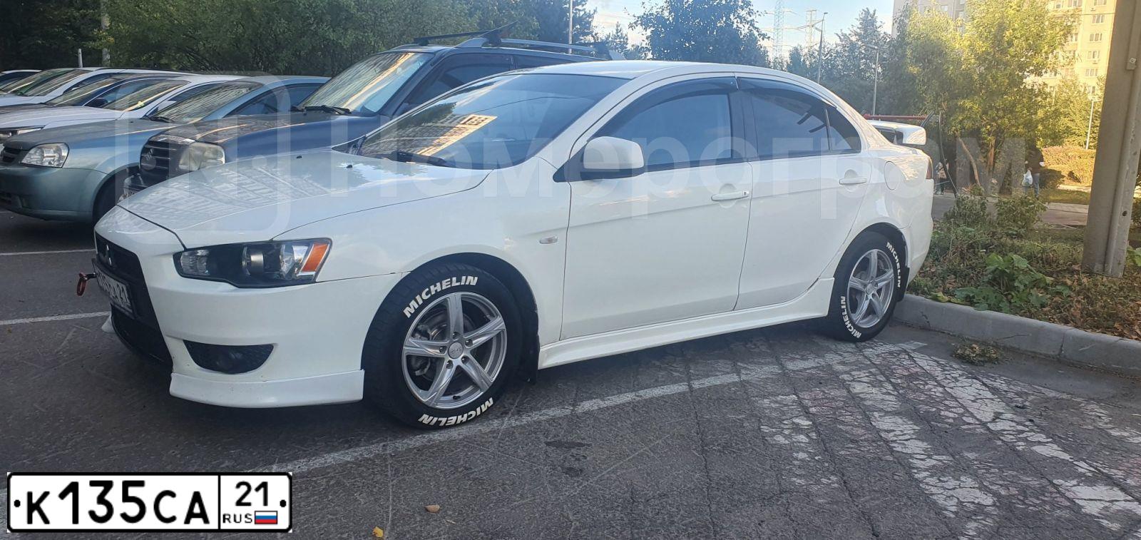 Фото автомобиля MITSUBISHI LANCER, 2007 — госномер К135СА21. Цвет: Белый