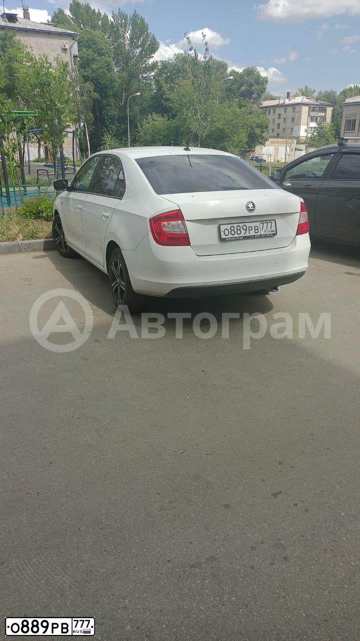 Фото автомобиля SKODA A RAPID, 2016 — госномер О889РВ777. Цвет: БЕЛЫЙ