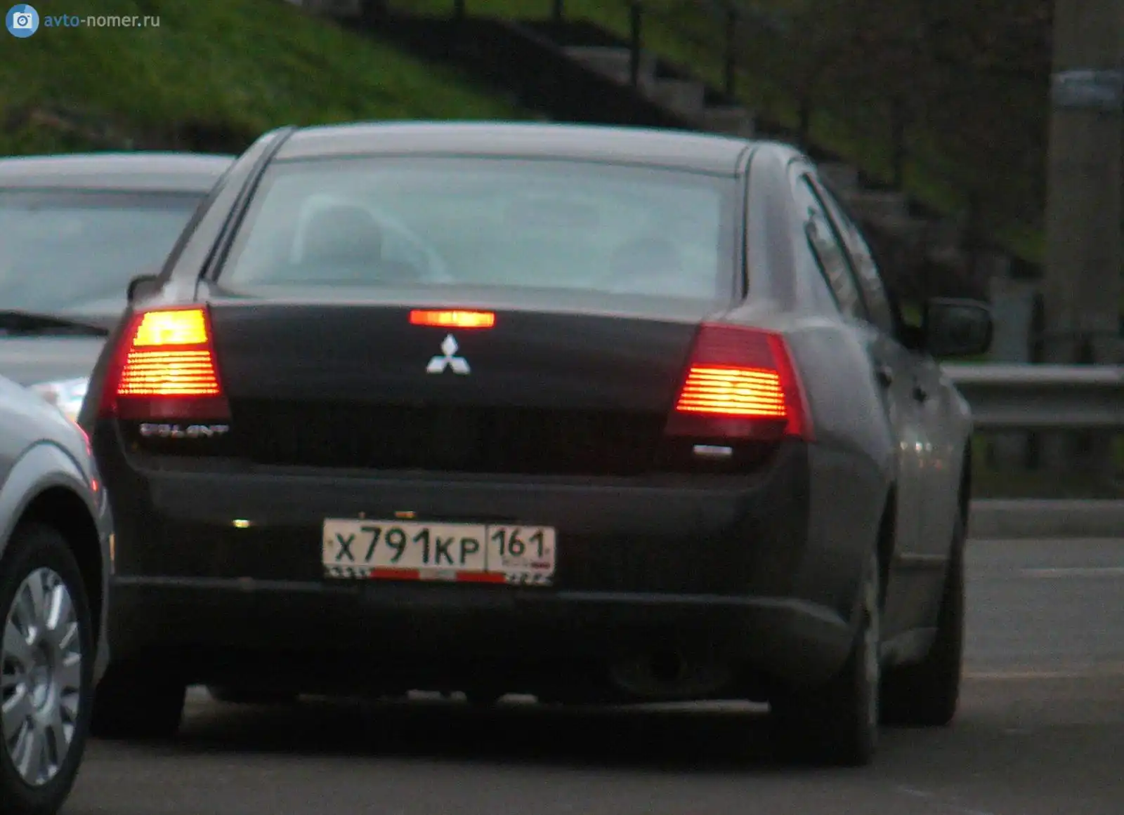 Фото автомобиля MITSUBISHI GALANT, 2004 — госномер С707ОС750. Цвет: ЧЕРНЫЙ