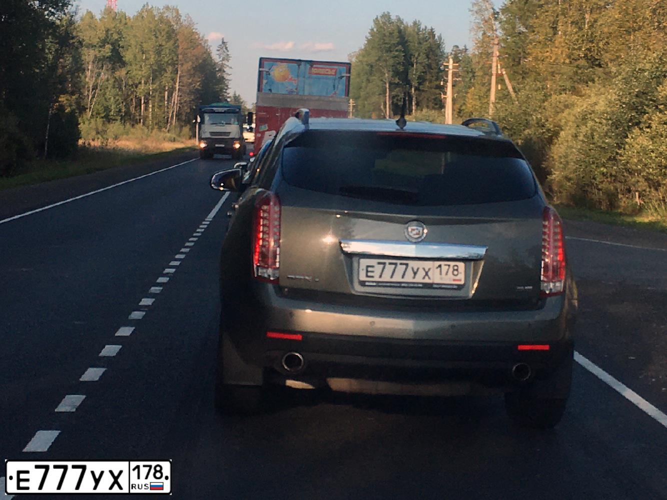 Фото автомобиля CADILLAC SRX, 2011 — госномер Е777УХ178. Цвет: ЧЕРНЫЙ