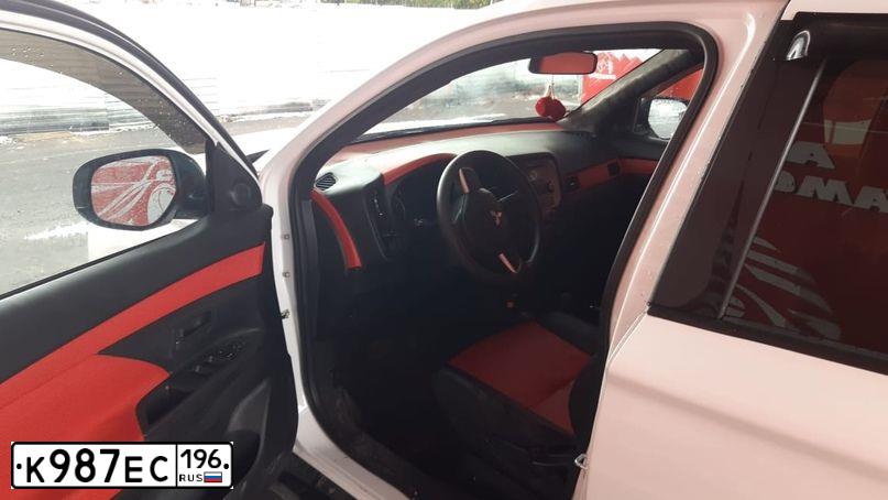 Фото автомобиля MITSUBISHI OUTLANDER, 2014 — госномер К987ЕС196. Цвет: Белый