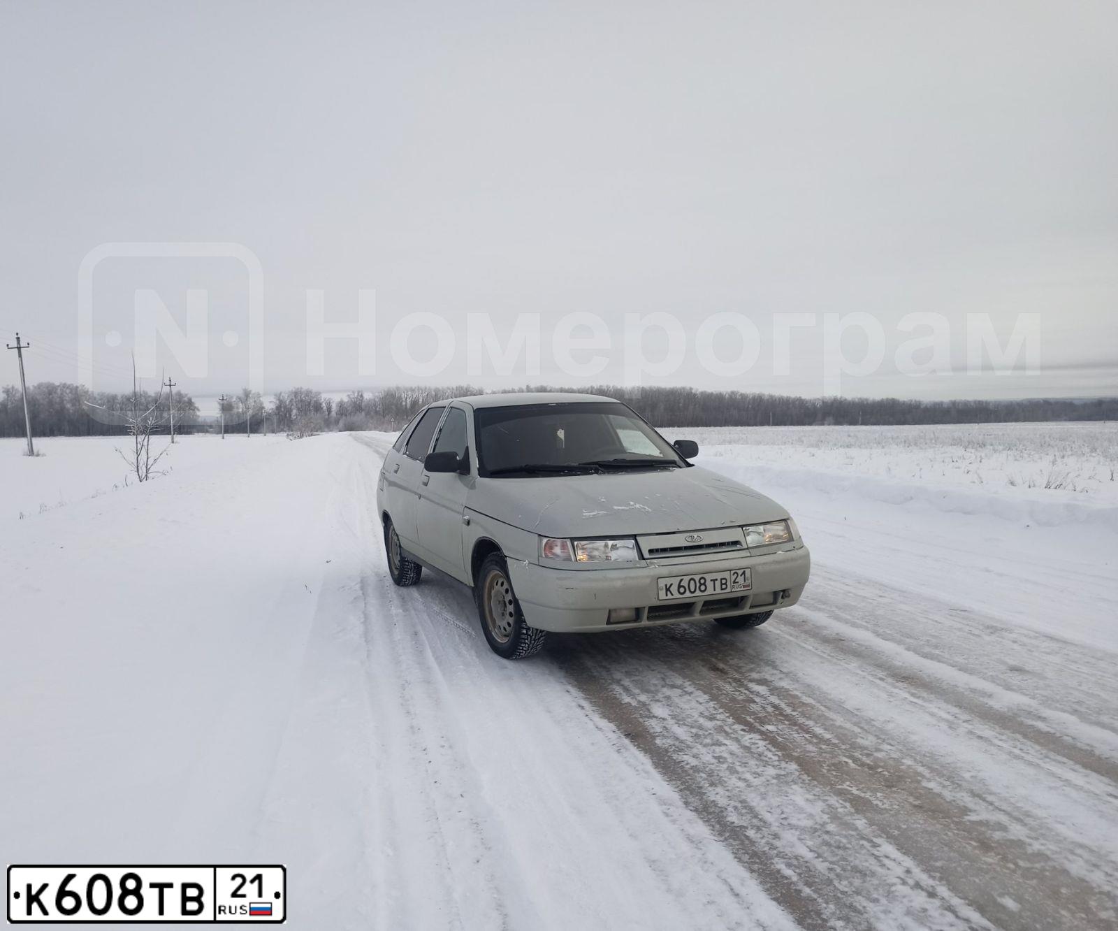 Фото автомобиля LADA 2112, 2004 — госномер К608ТВ21. Цвет: МОЛОЧНО-БЕЛЫЙ СЕРЕБРИСТЫЙ