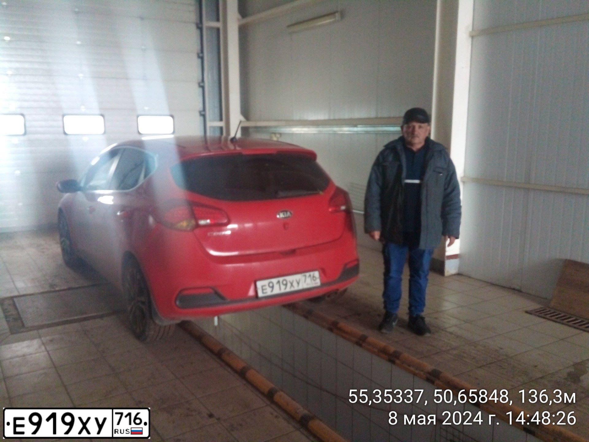 Фото автомобиля KIA CEE'D, 2013 — госномер М030ХР152. Цвет: Красный