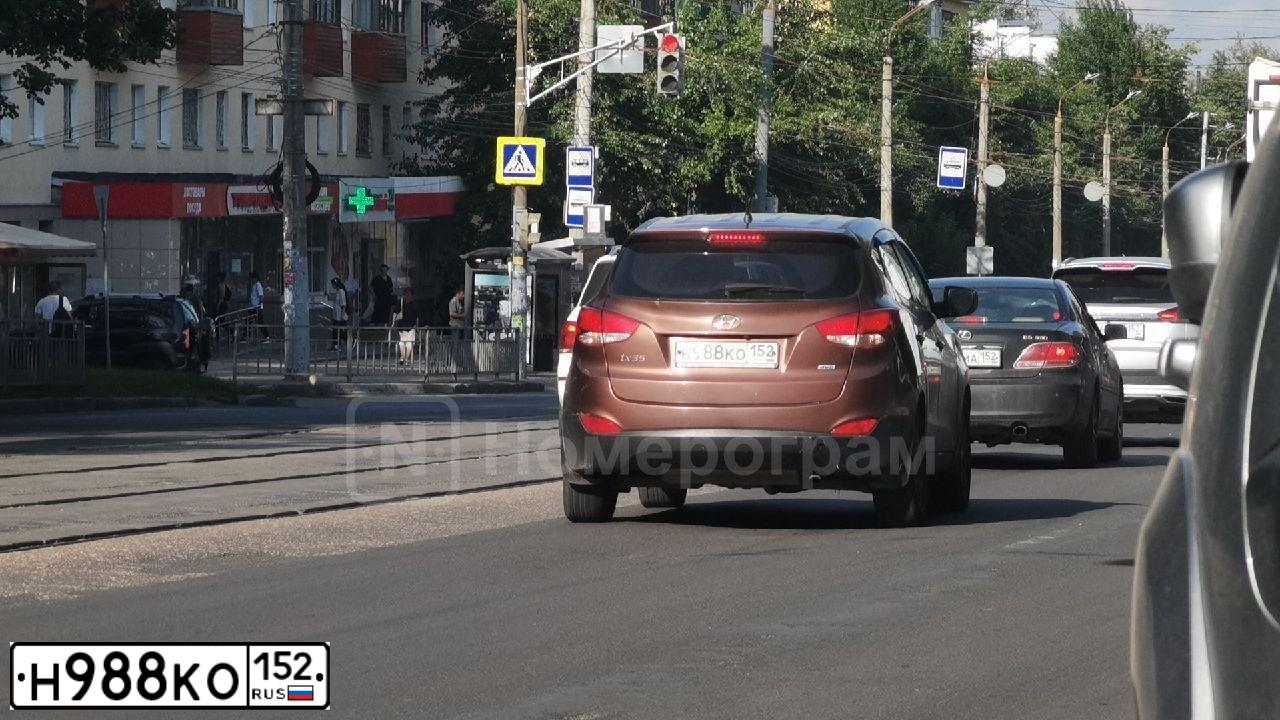 Фото автомобиля HYUNDAI IX35, 2014 — госномер Н988КО152. Цвет: Коричневый