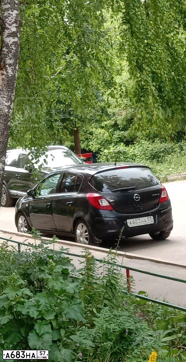 Фото автомобиля OPEL CORSA, 2008 — госномер С882ЕА40. Цвет: ЧЕРНЫЙ