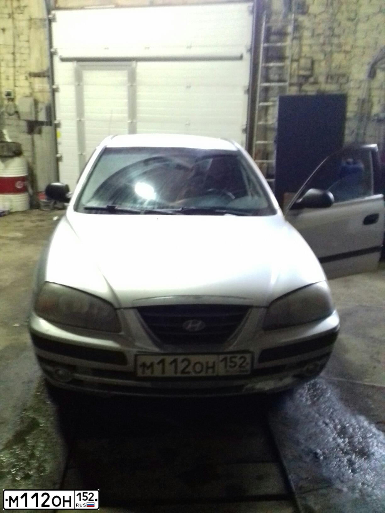 Фото автомобиля HYUNDAI ELANTRA, 2005 — госномер М112ОН152. Цвет: Серебристый