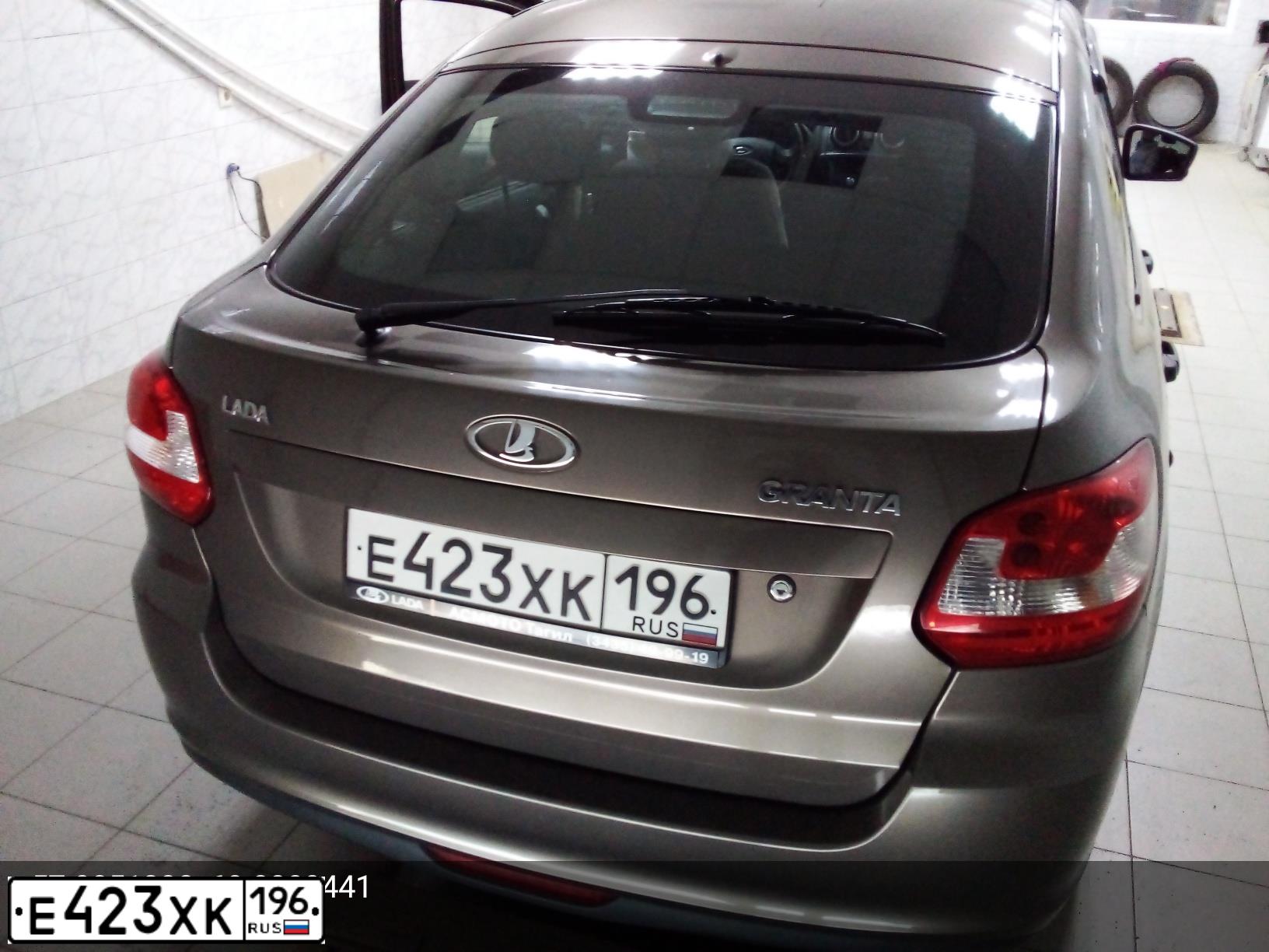 Фото автомобиля LADA 2191 GRANTA, 2017 — госномер Е423ХК196. Цвет: золотисто коричневый
