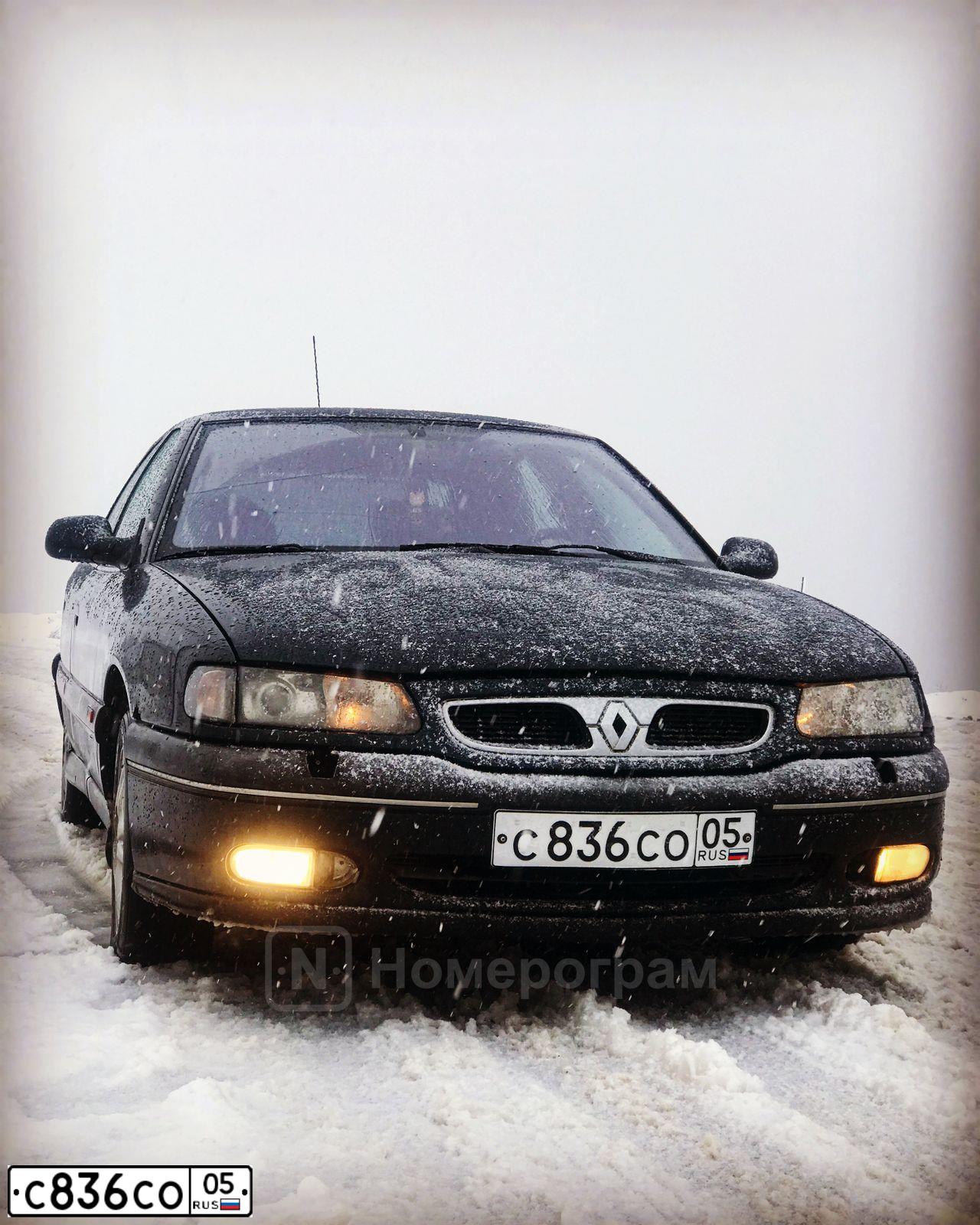 Фото автомобиля RENAULT SAFRANE, 1998 — госномер О406ТК26. Цвет: Темно-зеленый