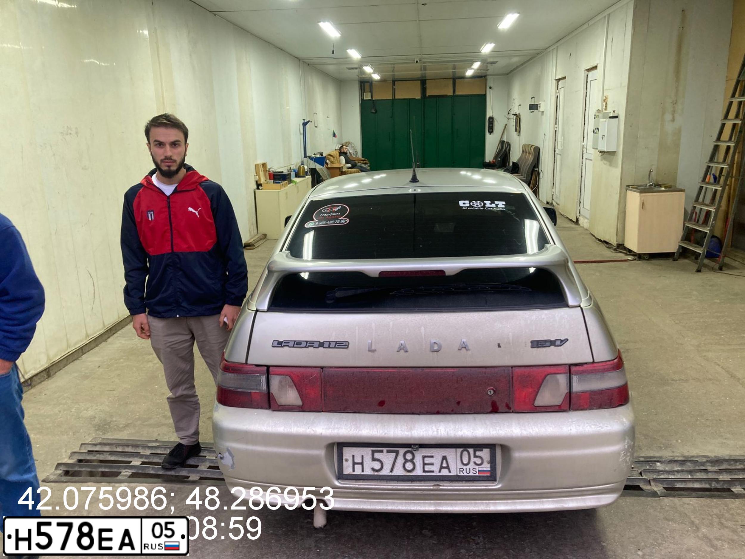 Фото автомобиля LADA 2112, 2006 — госномер Н578ЕА05. Цвет: СЕРЕБР.БЕЖЕВЫЙ