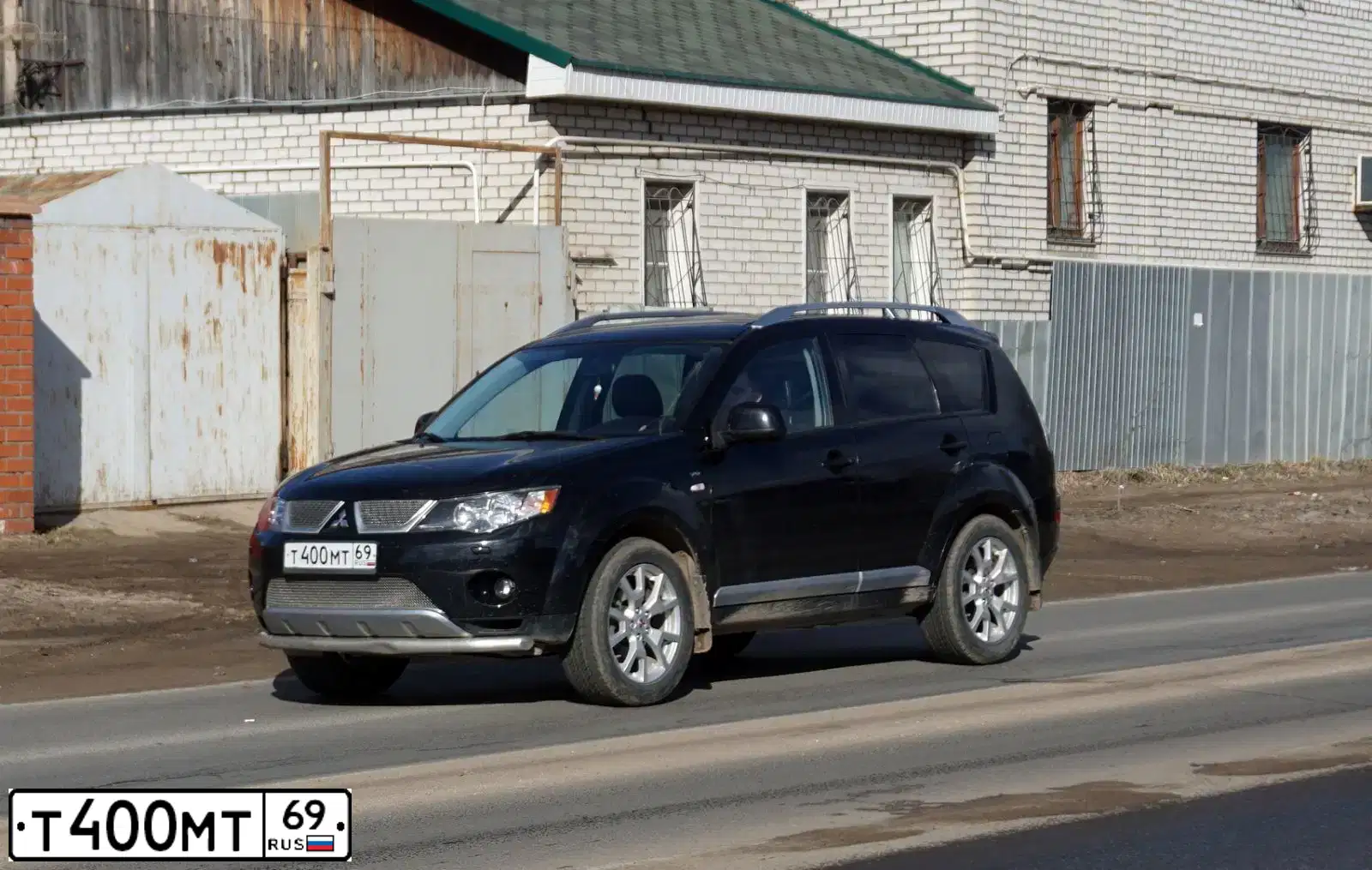 Фото автомобиля MITSUBISHI OUTLANDER, 2008 — госномер Х475СМ69. Цвет: ЧЕРНЫЙ