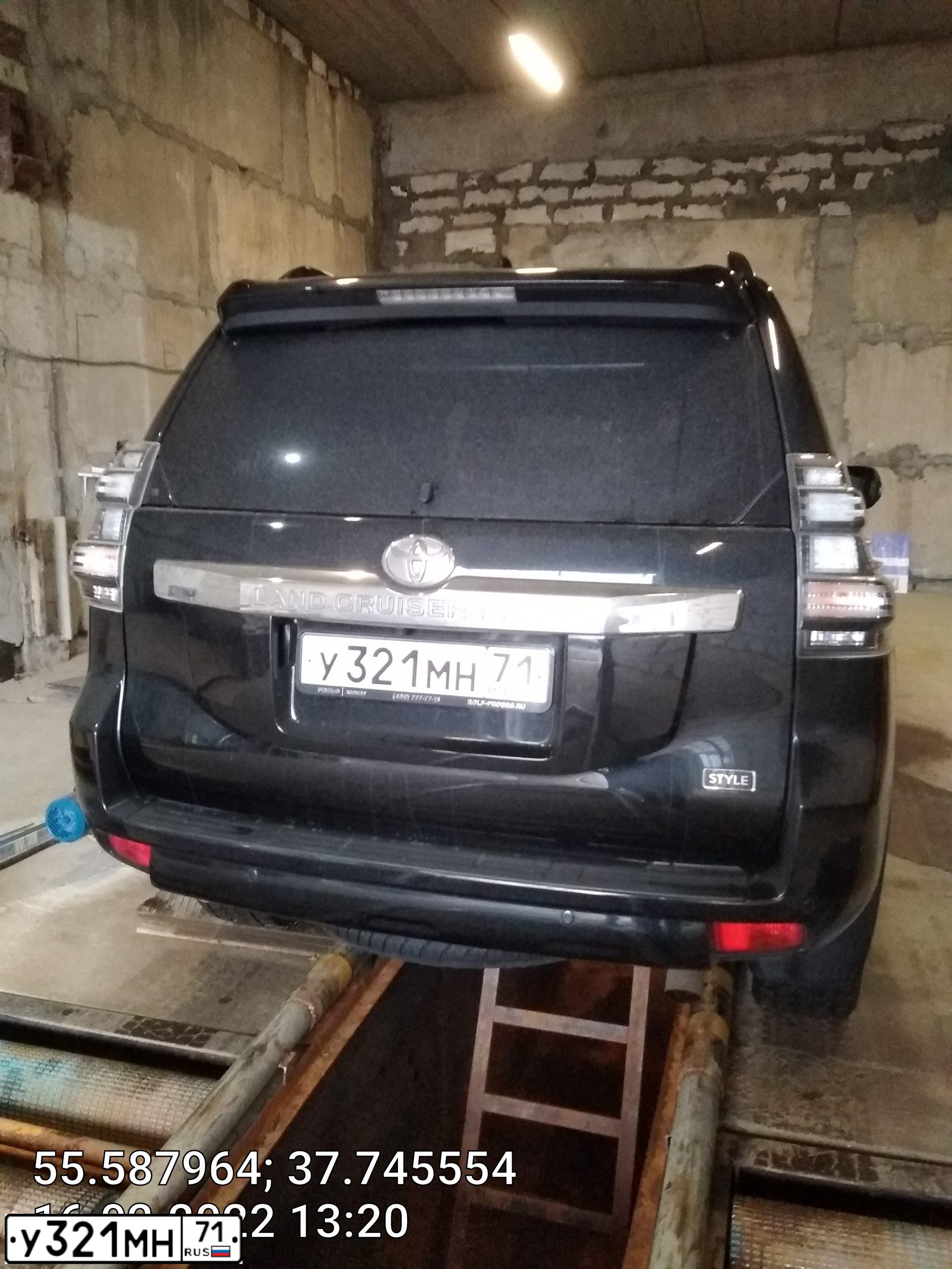 Фото автомобиля TOYOTA LAND CRUISER 150, 2017 — госномер В910РМ09. Цвет: ЧЕРНЫЙ