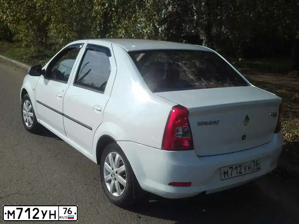 Фото автомобиля RENAULT T LOGAN, 2013 — госномер Н781ТК35. Цвет: Белый