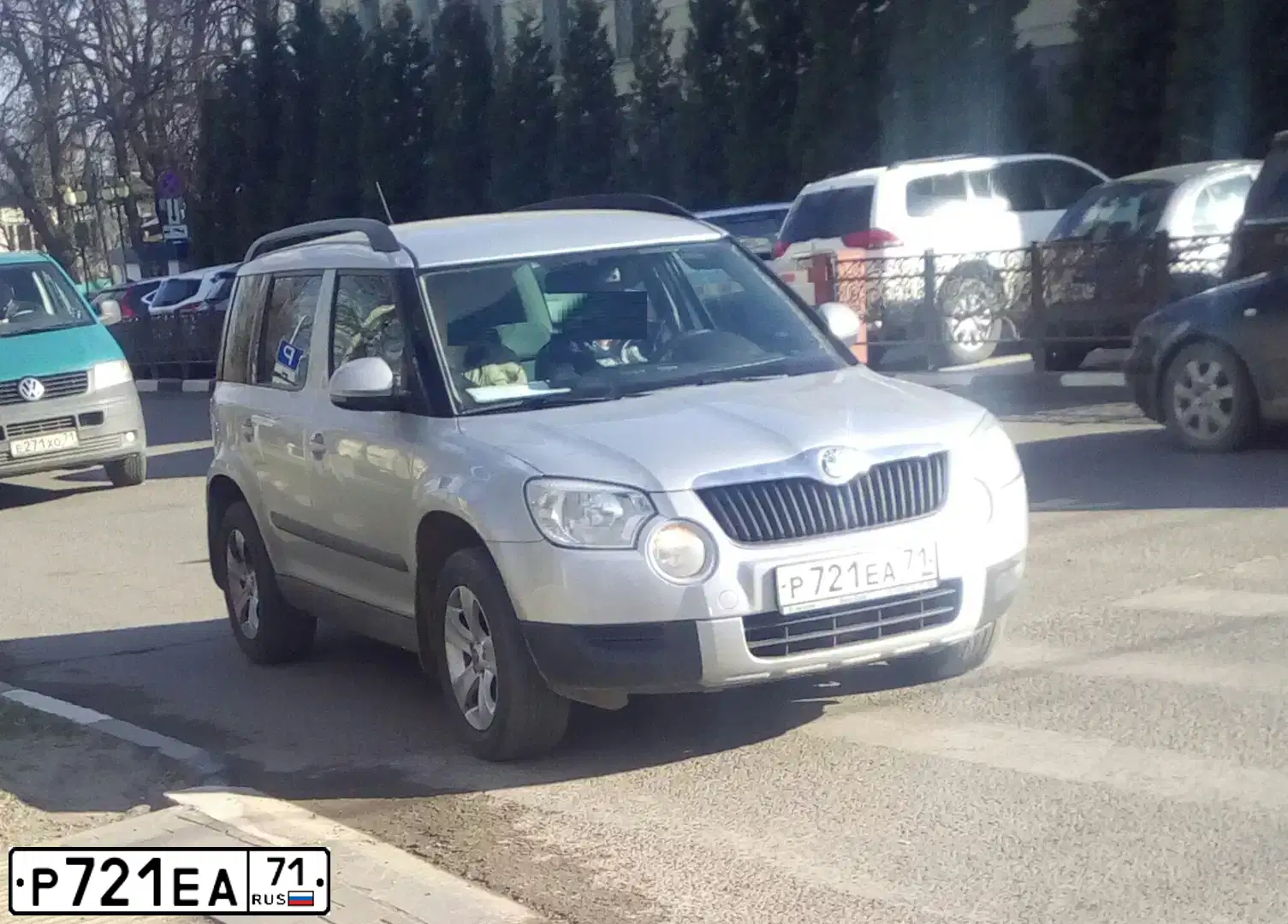 Фото автомобиля SKODA YETI, 2013 — госномер Р721ЕА71. Цвет: серебристый