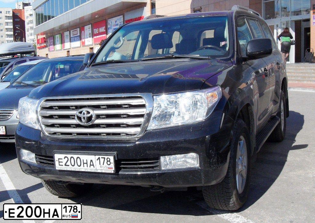 Фото автомобиля TOYOTA LANDCRUISER 200, 2011 — госномер М707МЕ51. Цвет: ЧЕРНЫЙ