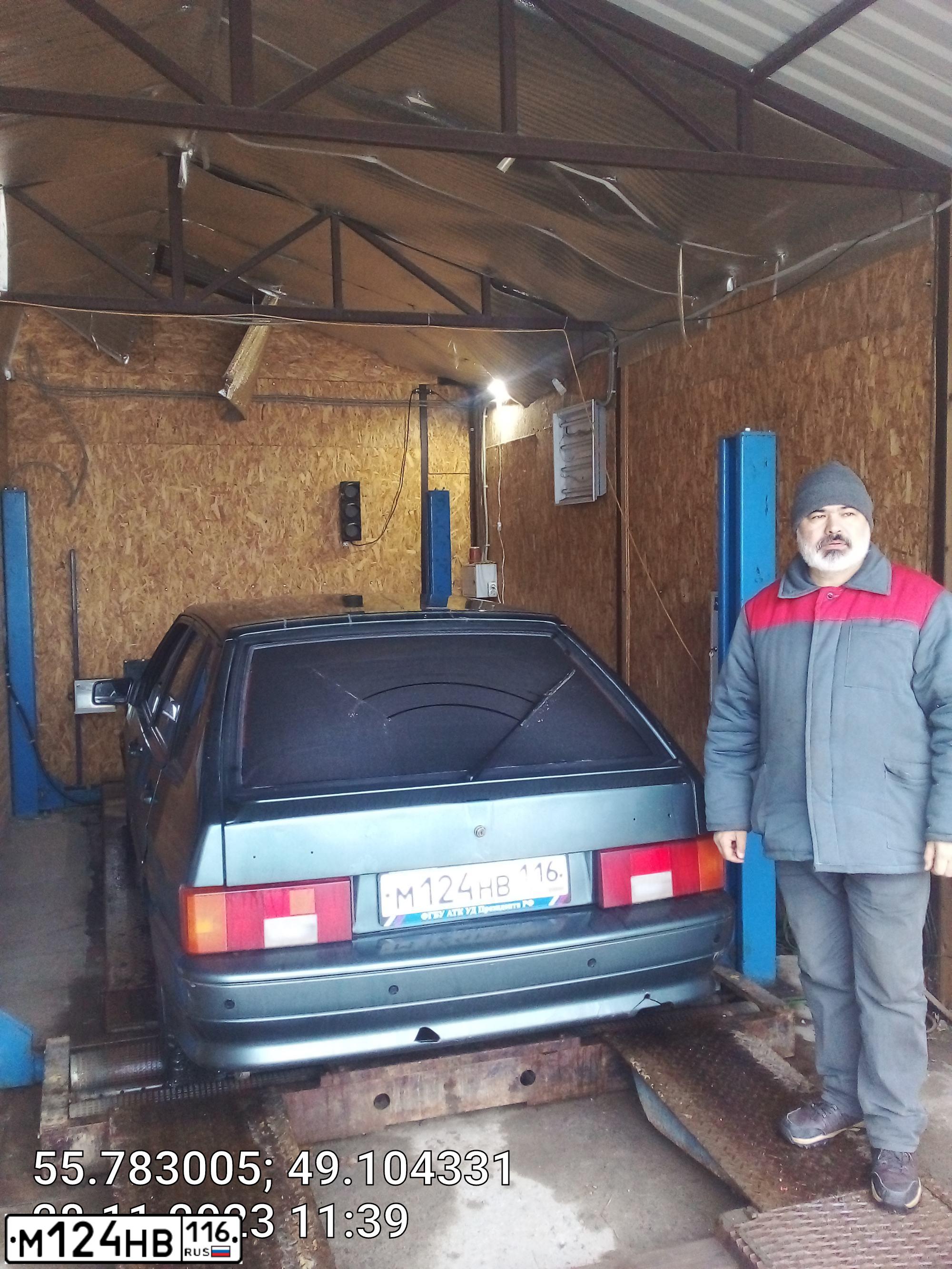 Фото автомобиля LADA 2114 SAMARA, 2009 — госномер М124НВ116. Цвет: СЕРО-СИНЕ-ЗЕЛЕНЫЙ
