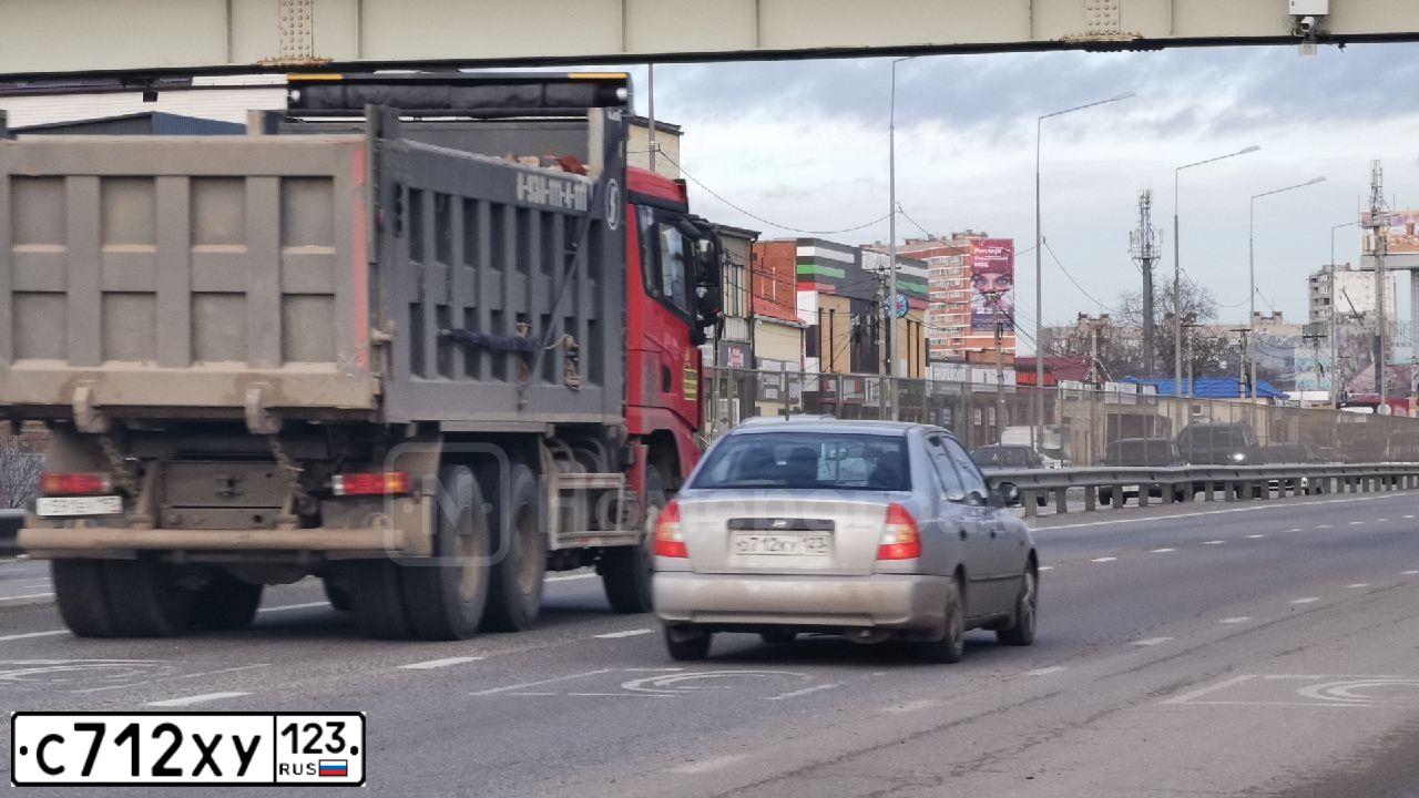 Фото автомобиля MERCEDES S-KLASSE, 2006 — госномер У665ММ152. Цвет: ЧЕРНЫЙ