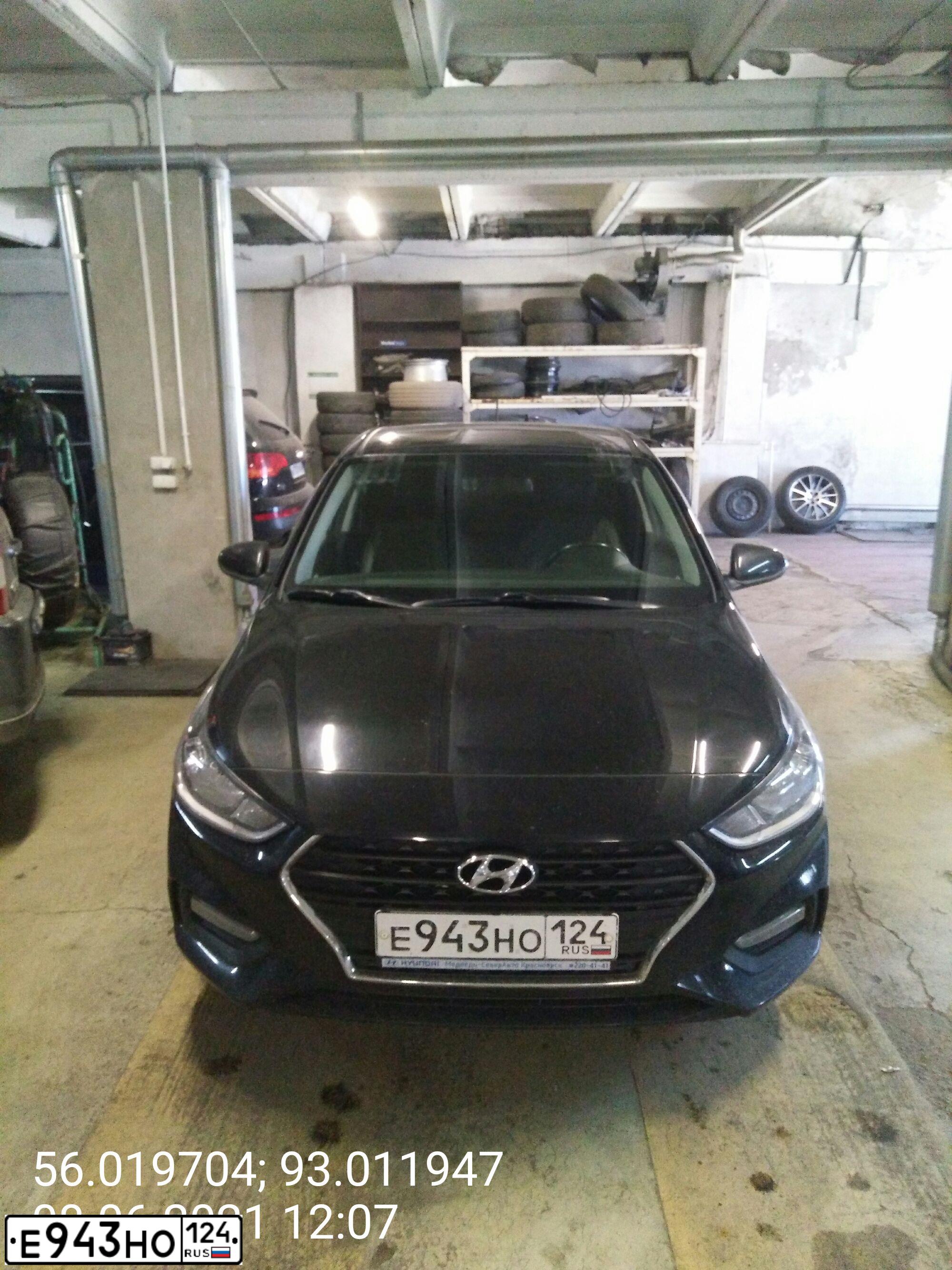 Фото автомобиля HYUNDAI SOLARIS, 2017 — госномер М121ТР124. Цвет: ЧЕРНЫЙ