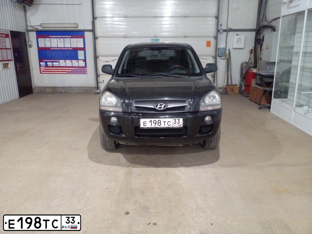 Фото автомобиля HYUNDAI TUCSON, 2008 — госномер Е198ТС33. Цвет: ЧЕРНЫЙ