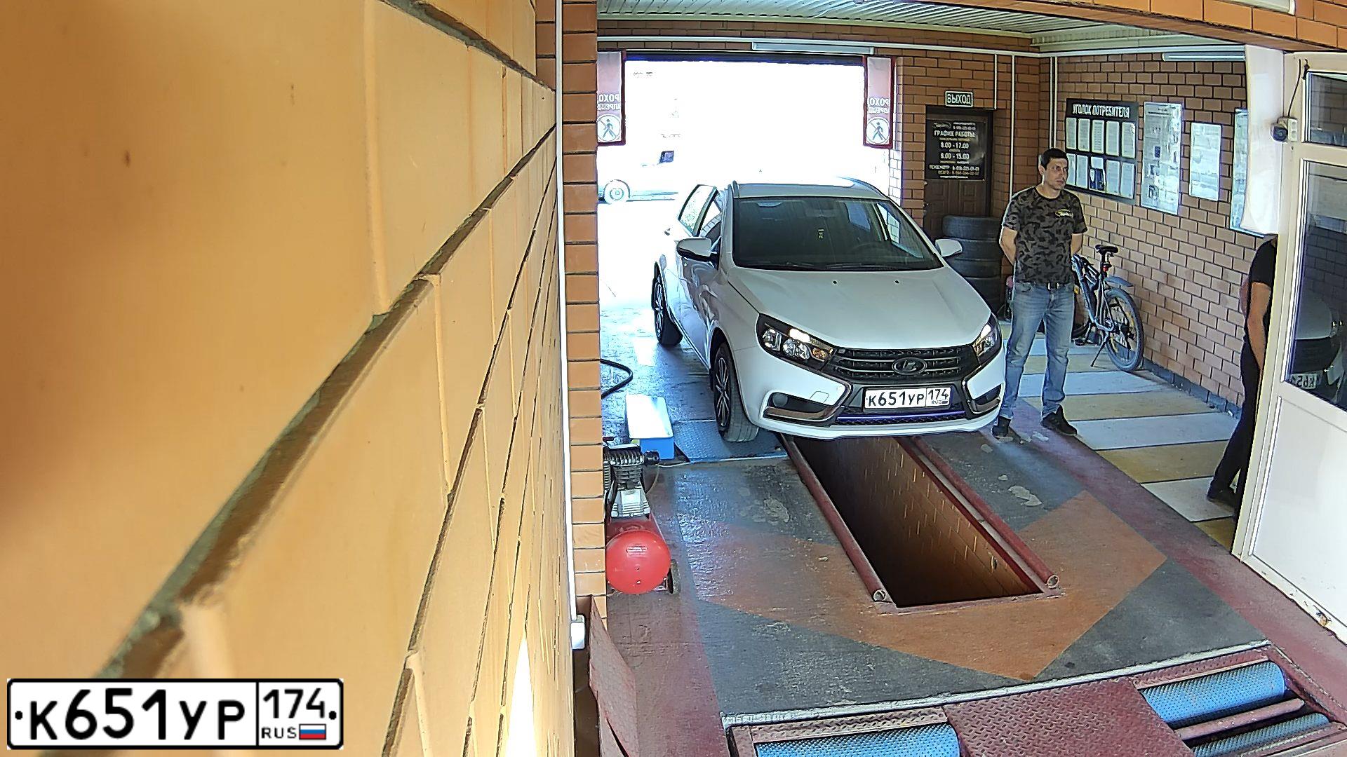 Фото автомобиля LADA VESTA, 2019 — госномер В313КА01. Цвет: Белый