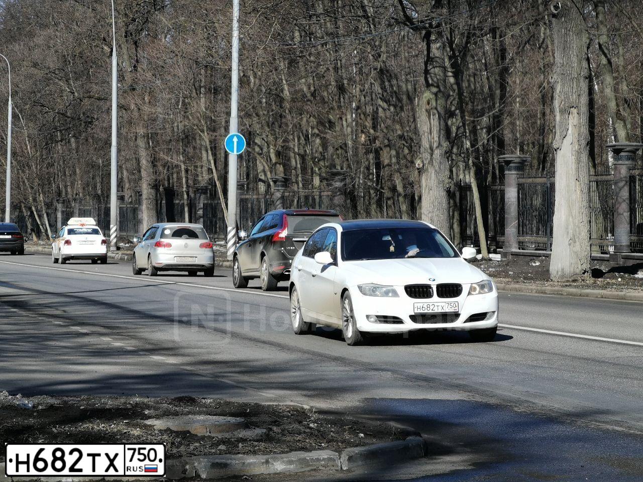Фото автомобиля BMW W SERIE 3, 2011 — госномер У212НО31. Цвет: Белый