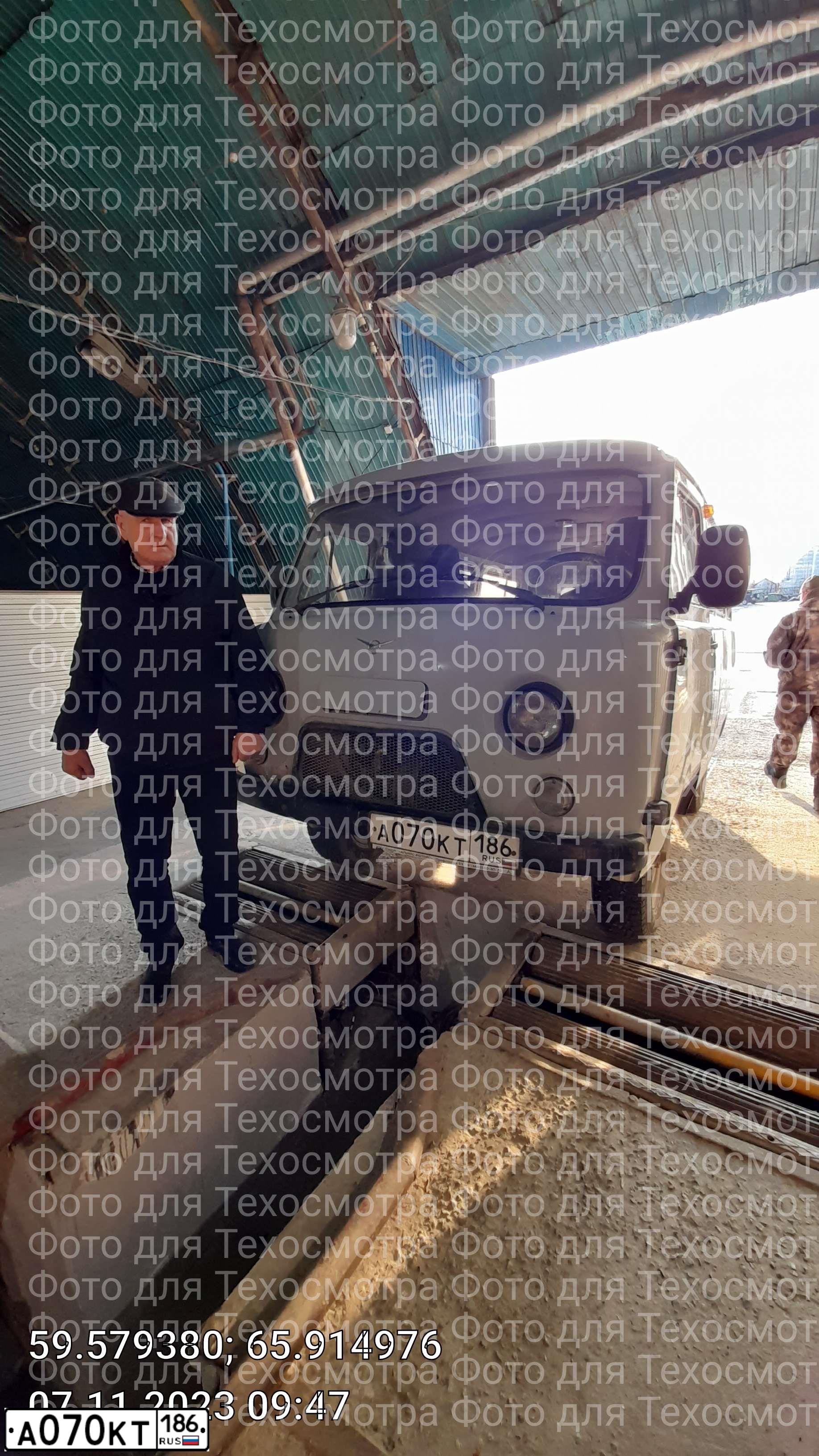 Фото автомобиля UAZ 2206, 2017 — госномер А070КТ186. Цвет: Светло серый неметаллик