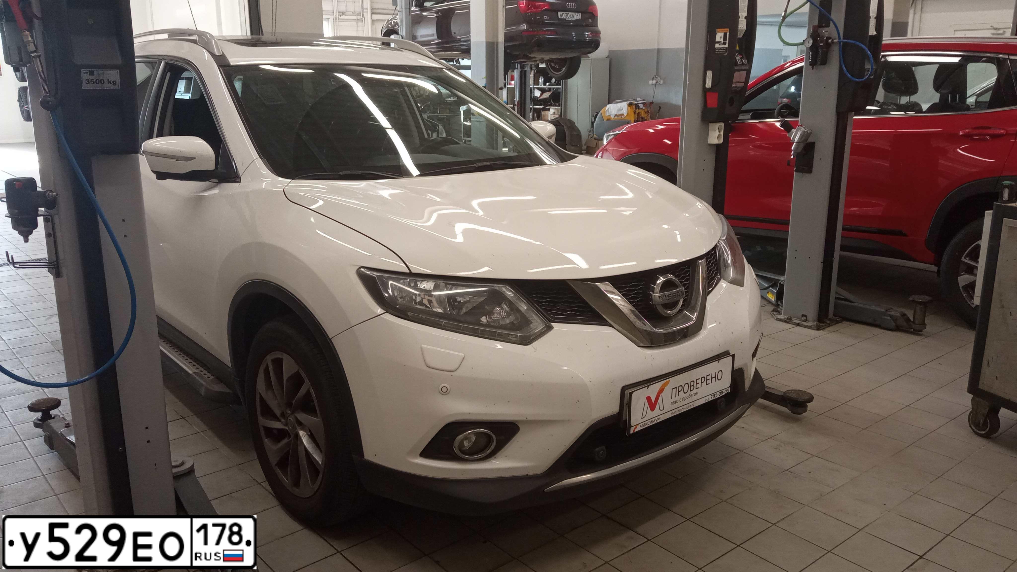Фото автомобиля NISSAN X-TRAIL, 2015 — госномер Т039РВ198. Цвет: Белый