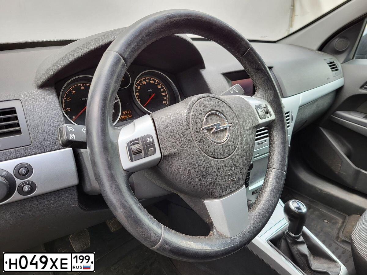 Фото автомобиля OPEL ASTRA, 2009 — госномер Н049ХЕ199. Цвет: СЕРЫЙ МЕТАЛЛИК