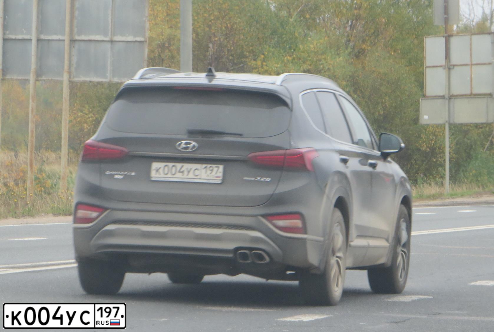 Фото автомобиля HYUNDAI SANTA FE, 2018 — госномер К004УС197. Цвет: ЧЕРНЫЙ