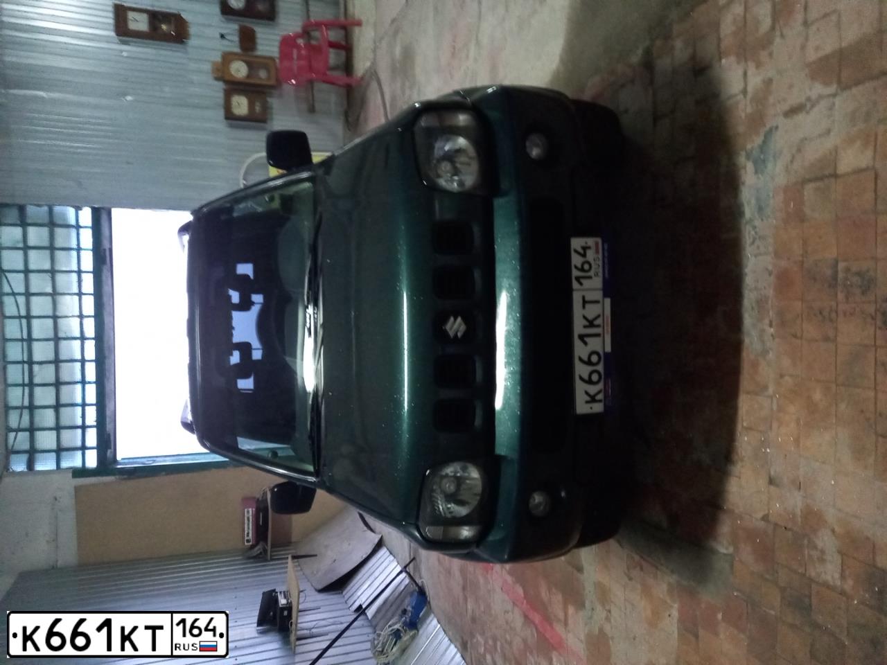Фото автомобиля SUZUKI JIMNY, 2005 — госномер Р001НМ64. Цвет: ЗЕЛЕНЫЙ