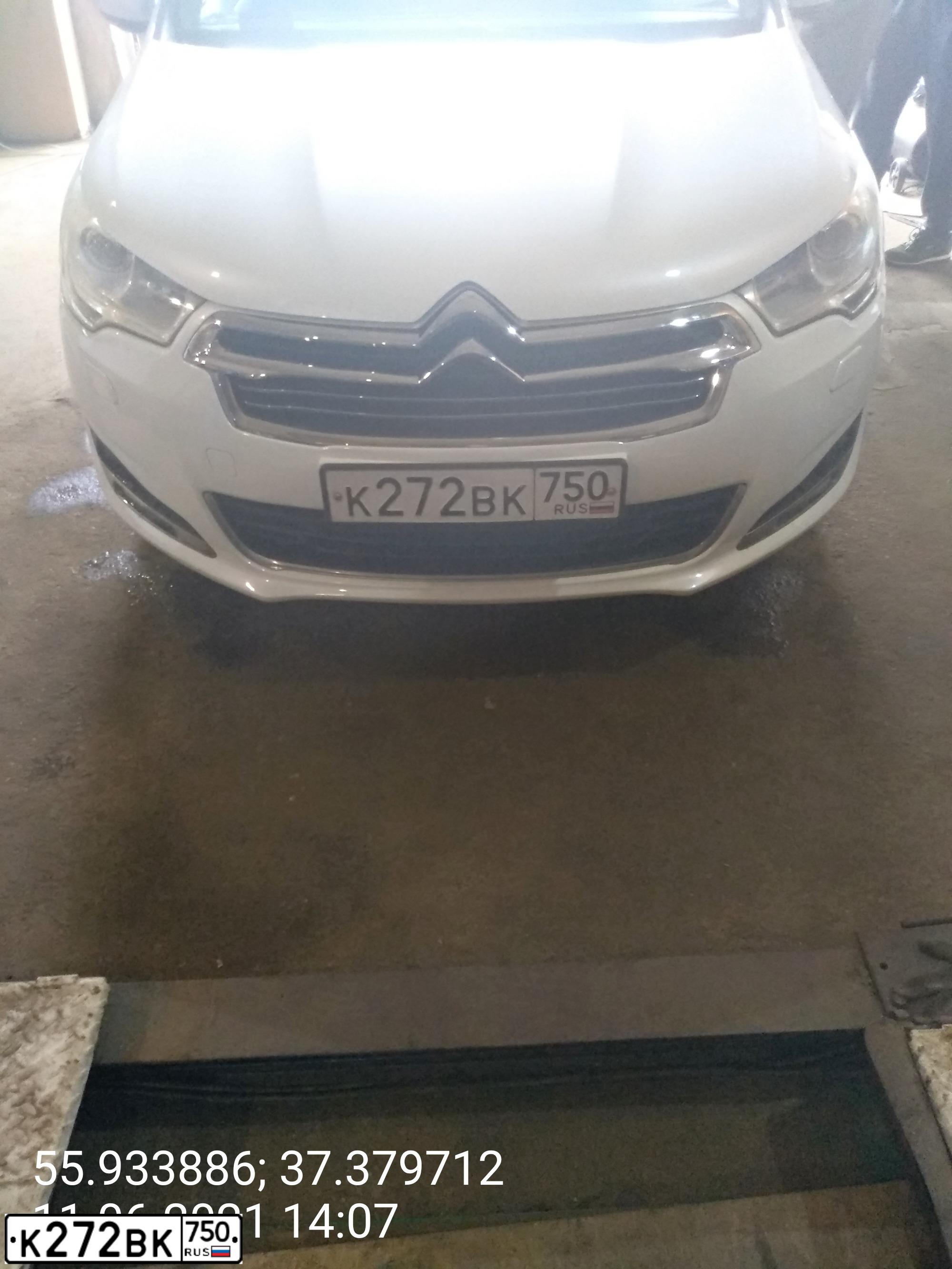 Фото автомобиля CITROEN C4, 2015 — госномер М122МХ797. Цвет: Белый