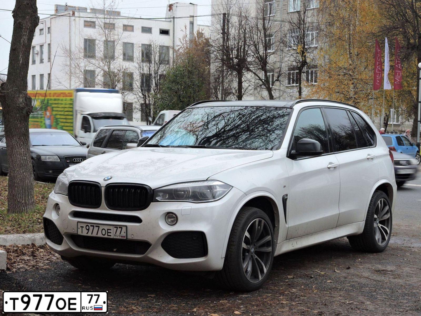 Фото автомобиля JEEP GRAND CHEROKEE, 2013 — госномер У576УУ36. Цвет: СЕРЫЙ