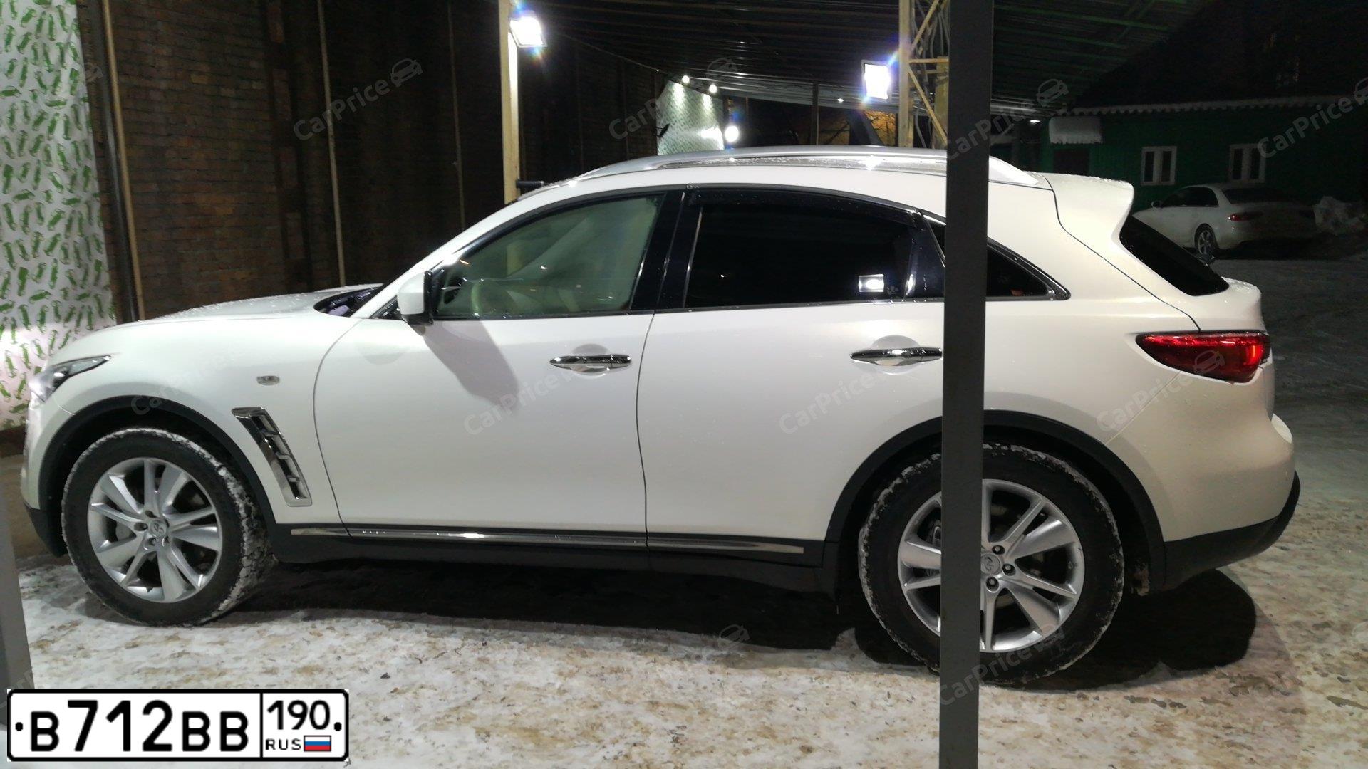 Фото автомобиля INFINITI QX70 /FX/, 2012 — госномер В712ВВ190. Цвет: Белый