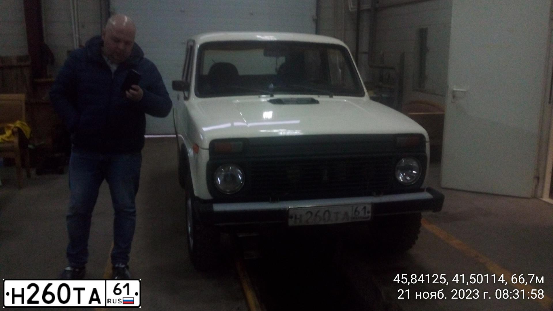 Фото автомобиля LADA 2121 NIVA, 1999 — госномер М770ВТ61. Цвет: БЕЛО-ЖЕЛТЫЙ