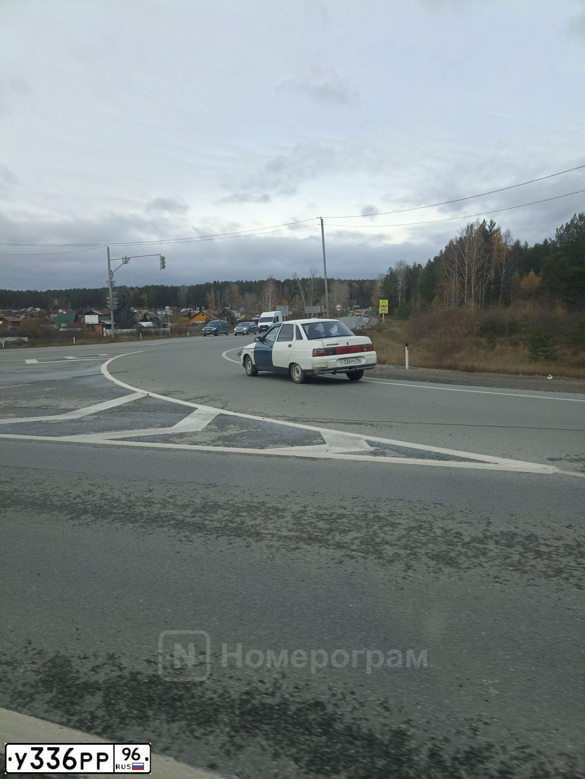 Фото автомобиля NISSAN QASHQAI, 2012 — госномер У336РР96. Цвет: ЧЕРНЫЙ