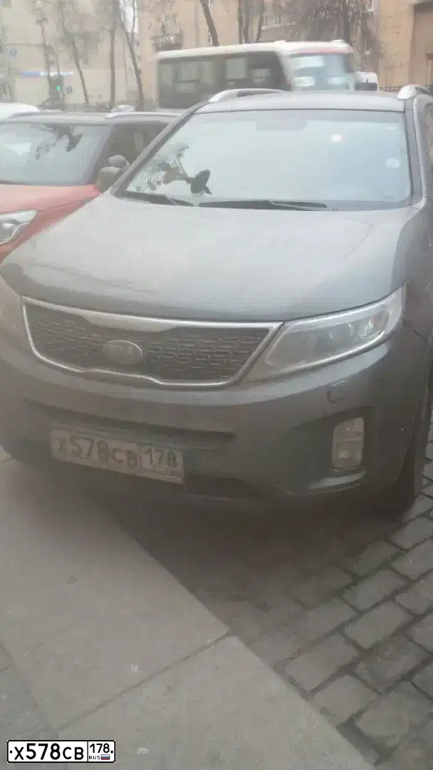 Фото автомобиля KIA SORENTO, 2017 — госномер Х578СВ178. Цвет: Серый