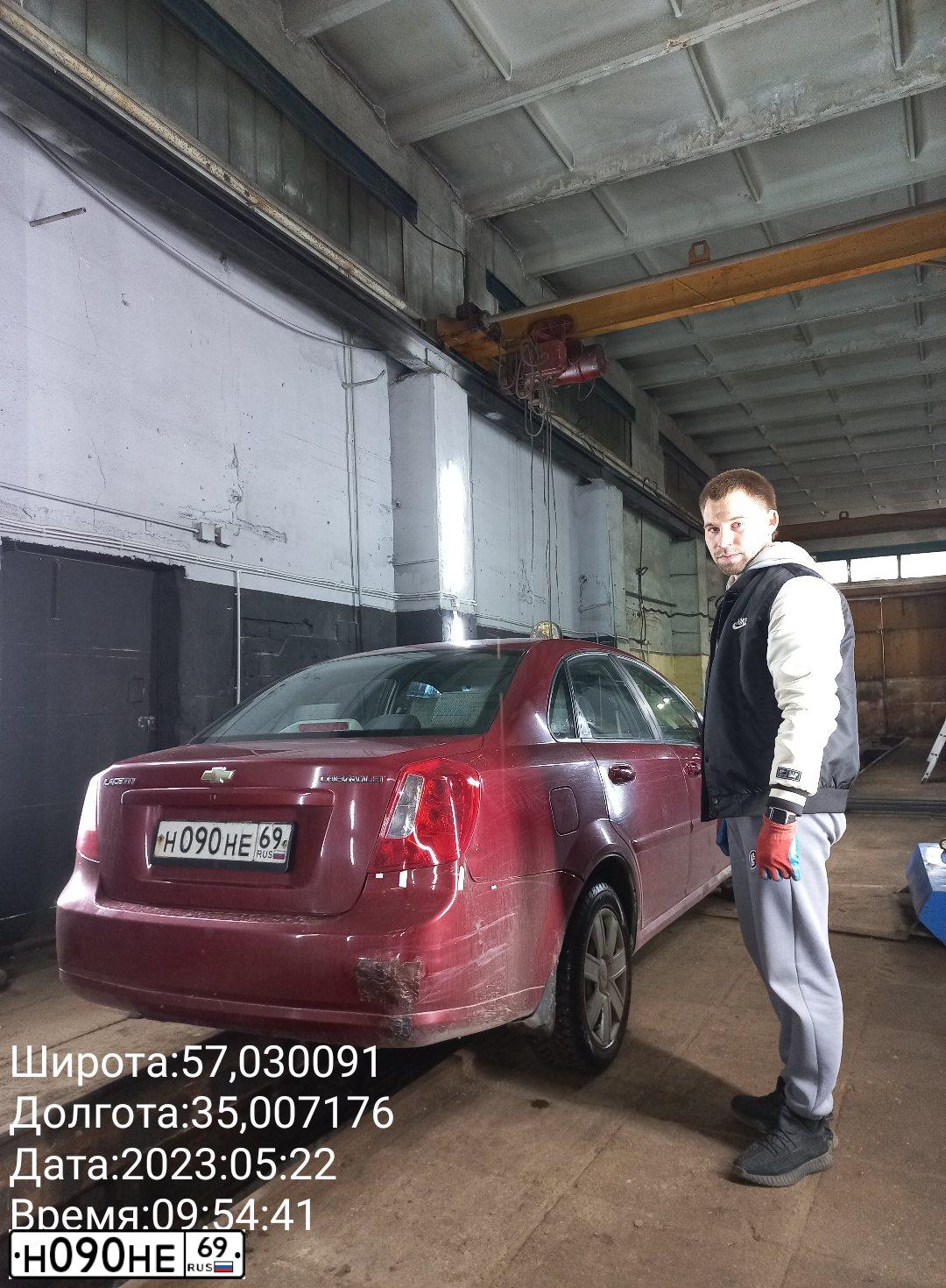 Фото автомобиля CHEVROLET LACETTI, 2012 — госномер Т404ТР69. Цвет: Красный