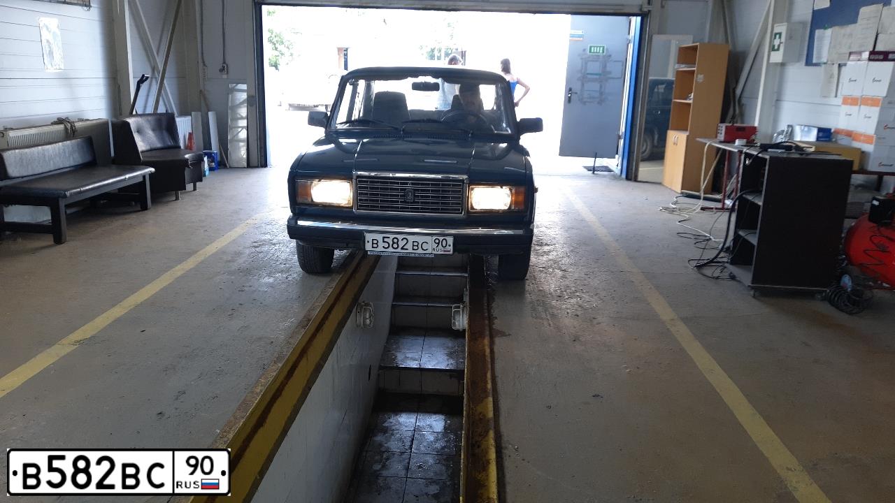 Фото автомобиля LADA 2107, 2002 — госномер В582ВС90. Цвет: ЗЕЛЕНЫЙ СИНИЙ